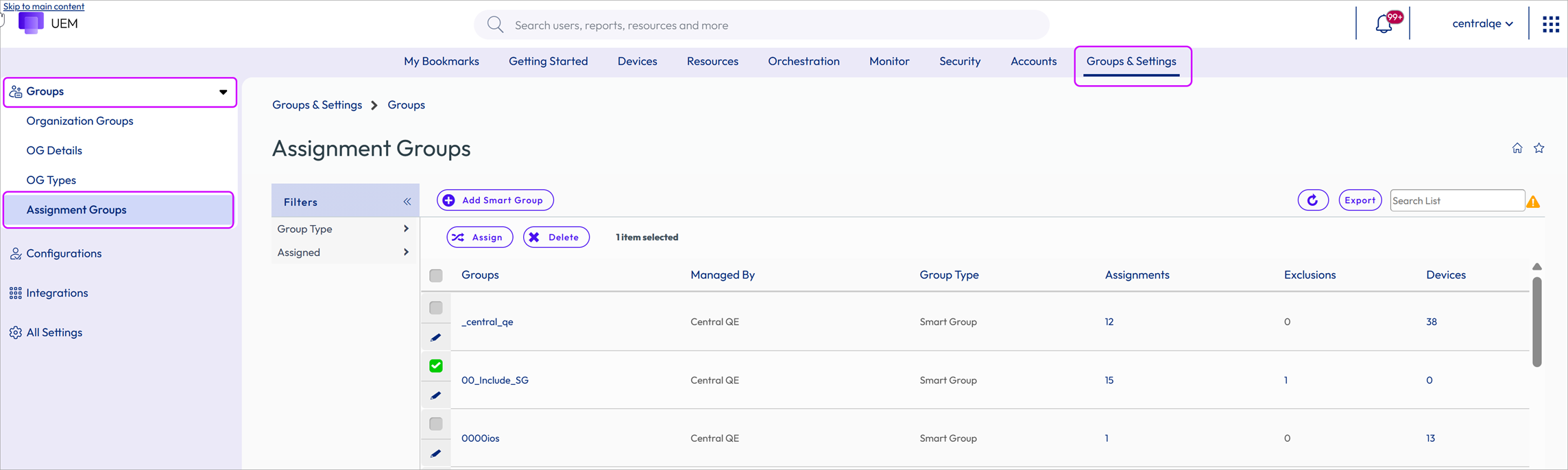 The screenshot shows a typical  listing of Smart Groups with one selected, which displays the Assign and Delete buttons.