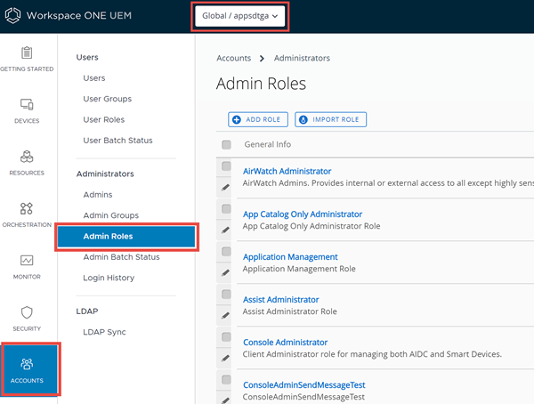 Essa captura de tela mostra a página Contas, Funções do Administrador, que você pode usar para criar funções do administrador personalizadas a partir de funções padrão.