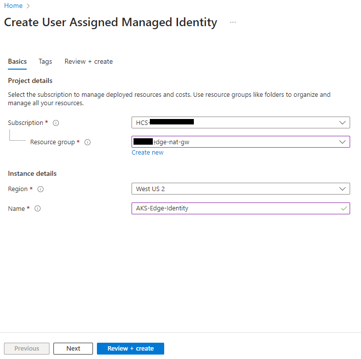 Captura de tela do assistente Criar Identidade Gerenciada Atribuída pelo Usuário no Portal do Azure.